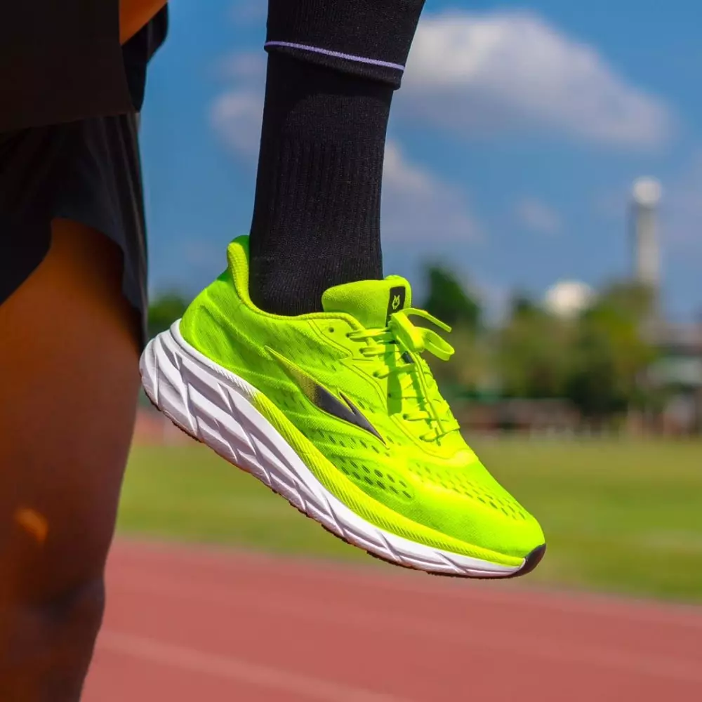 sepatu running lycan sports