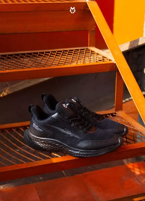 sepatu sneakers